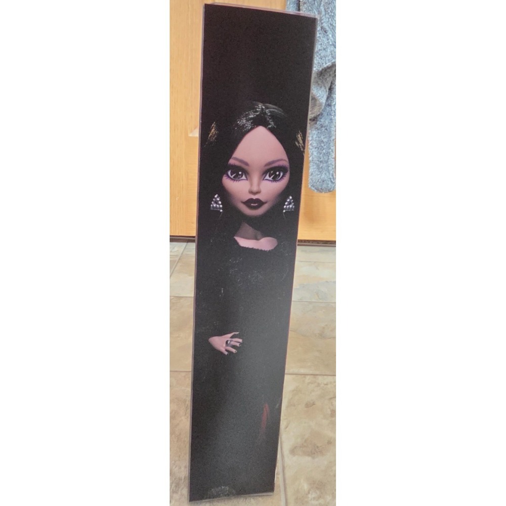 Monster High x Wednesday Doll, Morticia Addams Collectible in Black and Crimson - Picture 6 of 6